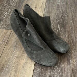 Me Too Gray Suede Boots with Button and Velcro fold (british / Bridgeton look)
